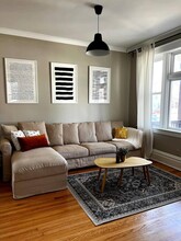 2867 E 77th St in Chicago, IL - Building Photo - Building Photo