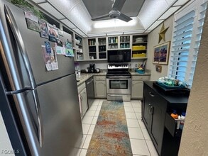 1624 Pine Valley Dr in Ft. Myers, FL - Foto de edificio - Building Photo