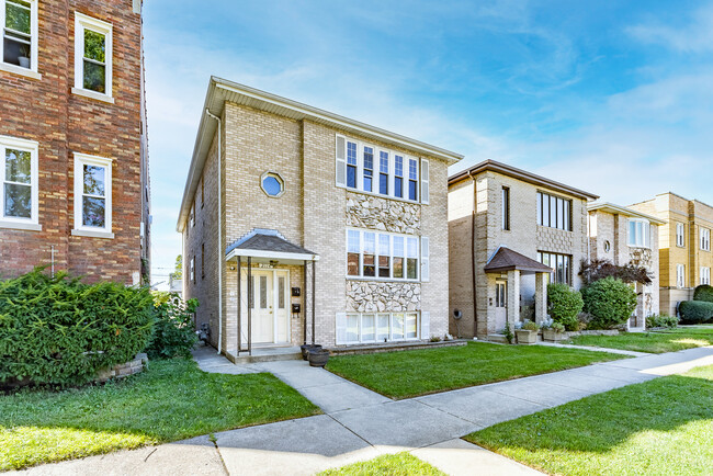 2114 Kenilworth Ave in Berwyn, IL - Foto de edificio - Building Photo