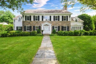 7 Axtell Dr in Scarsdale, NY - Building Photo