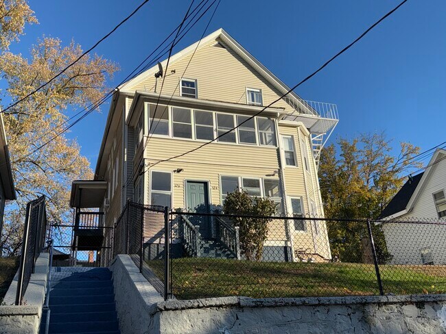 126 Orchard St, Unit 1 in Woonsocket, RI - Building Photo - Building Photo