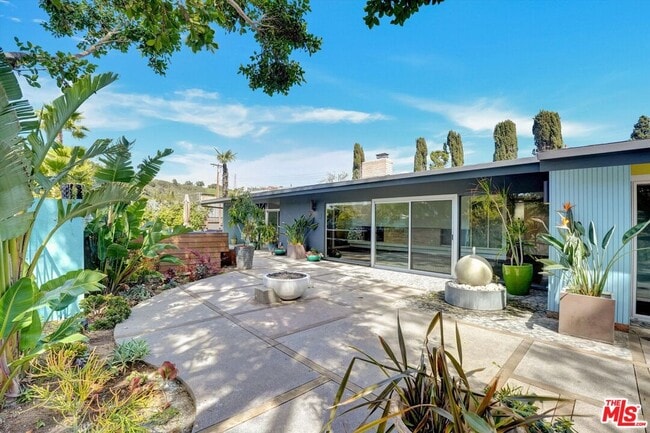 2755 Carmar Dr in Los Angeles, CA - Building Photo - Building Photo