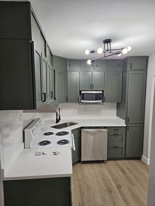 264 Ridge Rd NW in Largo, FL - Building Photo