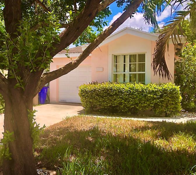 4086 Eastridge Dr in Deerfield Beach, FL - Foto de edificio