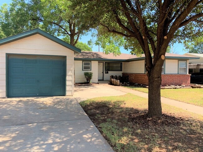 3010 44th St in Lubbock, TX - Building Photo - Building Photo