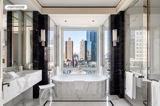 220 Central Park S in New York, NY - Foto de edificio - Building Photo