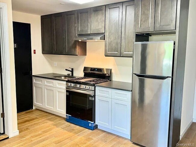 132-22 41st Rd in Queens, NY - Building Photo - Building Photo