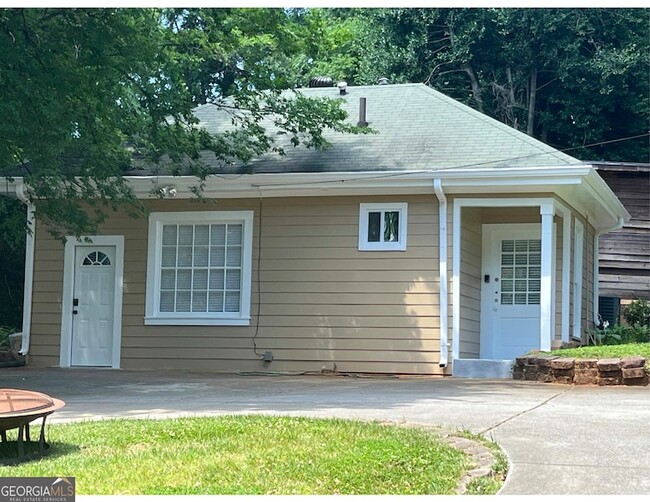 806 Briarcliff Rd NE, Unit D in Atlanta, GA - Foto de edificio - Building Photo