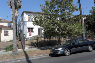 121-123 N Catalina St in Los Angeles, CA - Building Photo - Building Photo