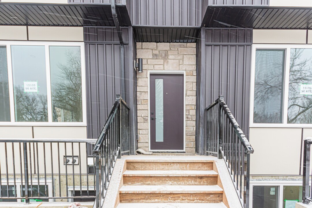 15103-15196 96 Ave NW in Edmonton, AB - Building Photo