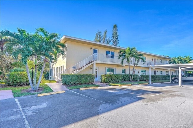2950 SE Ocean Blvd in Stuart, FL - Building Photo - Building Photo