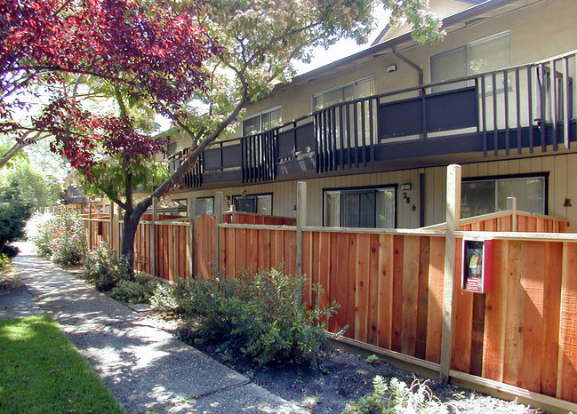 Rengstorff Gardens in Mountain View, CA - Building Photo - Building Photo