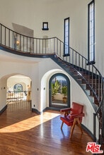 8440 Harold Way in Los Angeles, CA - Building Photo - Building Photo