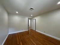 92 Woodcliff Rd, Unit 92 in Chestnut Hill, MA - Foto de edificio - Building Photo