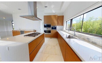 16580 Sunset Way in Weston, FL - Building Photo - Building Photo