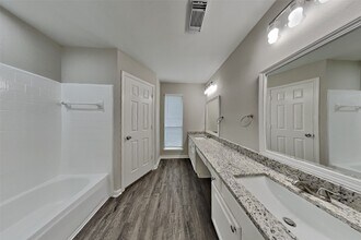 10107 Sands Trail Ct in Houston, TX - Building Photo - Building Photo