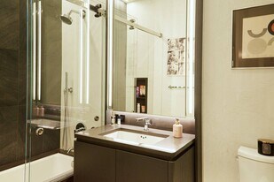 77 Charlton St in New York, NY - Building Photo