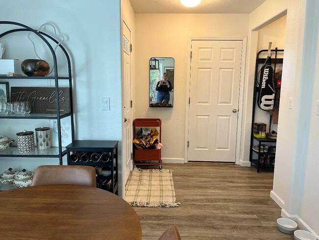 220 SW 3rd St in Dundee, OR - Building Photo - Building Photo