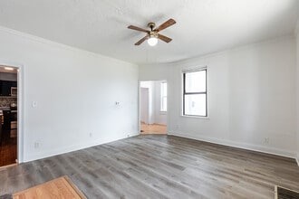 4806 Oak St in Cincinnati, OH - Foto de edificio - Building Photo