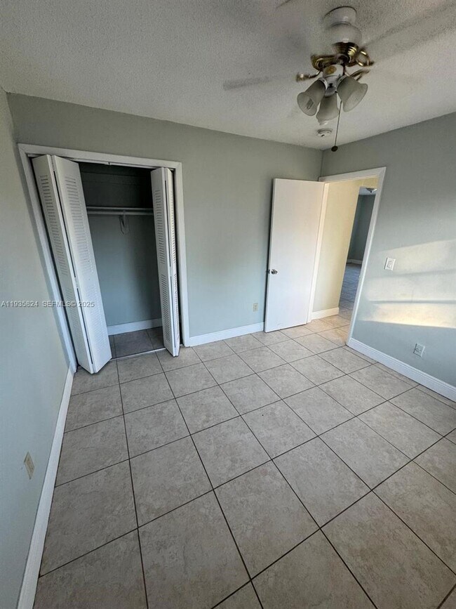 1945 NW 29th St in Miami, FL - Building Photo - Building Photo