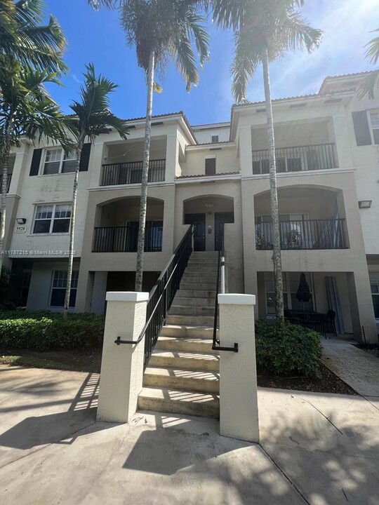 5920 W Sample Rd in Coral Springs, FL - Building Photo