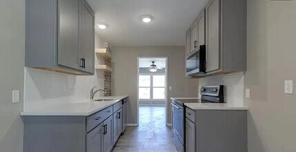 1726 S Yale St in Wichita, KS - Building Photo - Building Photo