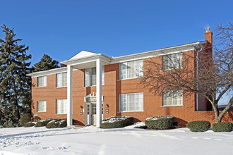 Manhattan Apartments in St. Clair Shores, MI - Building Photo - Building Photo