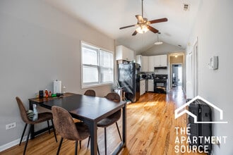 842 N Wood St, Unit 3 in Chicago, IL - Building Photo - Building Photo