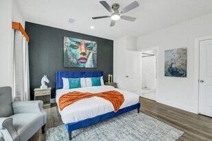 6719 St Augustine St in Houston, TX - Building Photo