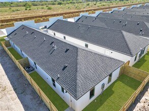 27 Hilltop S Ave in Edinburg, TX - Building Photo - Building Photo