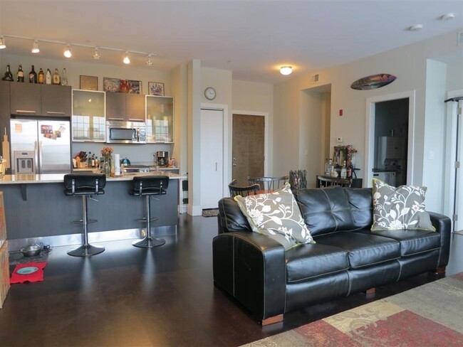 154 W 2nd St, Unit 312 in Boston, MA - Building Photo - Building Photo