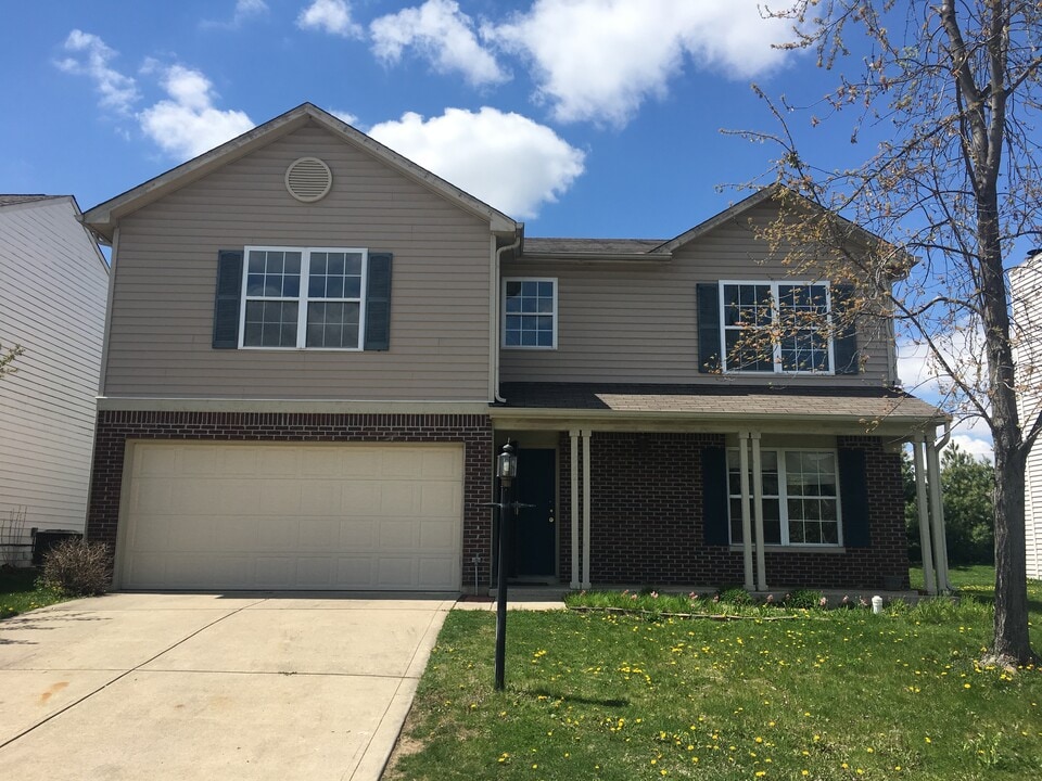 7942 Valley Trace Ln in Indianapolis, IN - Building Photo