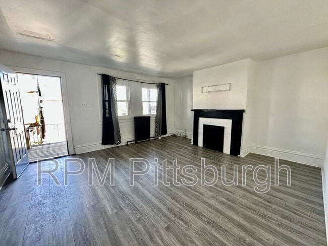 2330 Eccles St in Pittsburgh, PA - Building Photo - Building Photo