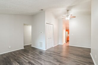 7719 Mallen Dr in Charlotte, NC - Foto de edificio - Building Photo