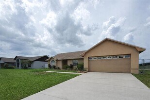 138 Valentino Ct in Davenport, FL - Building Photo