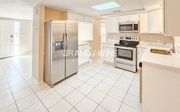 6219 11th Ave in New Port Richey, FL - Foto de edificio - Building Photo