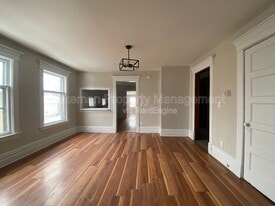 743 Academy St in Kalamazoo, MI - Building Photo