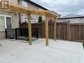 15 Weathering Heights in Hamilton, ON - Building Photo - Building Photo