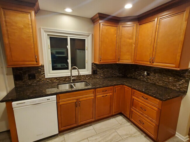 8 E Harbor Dr in Lake Zurich, IL - Building Photo - Building Photo