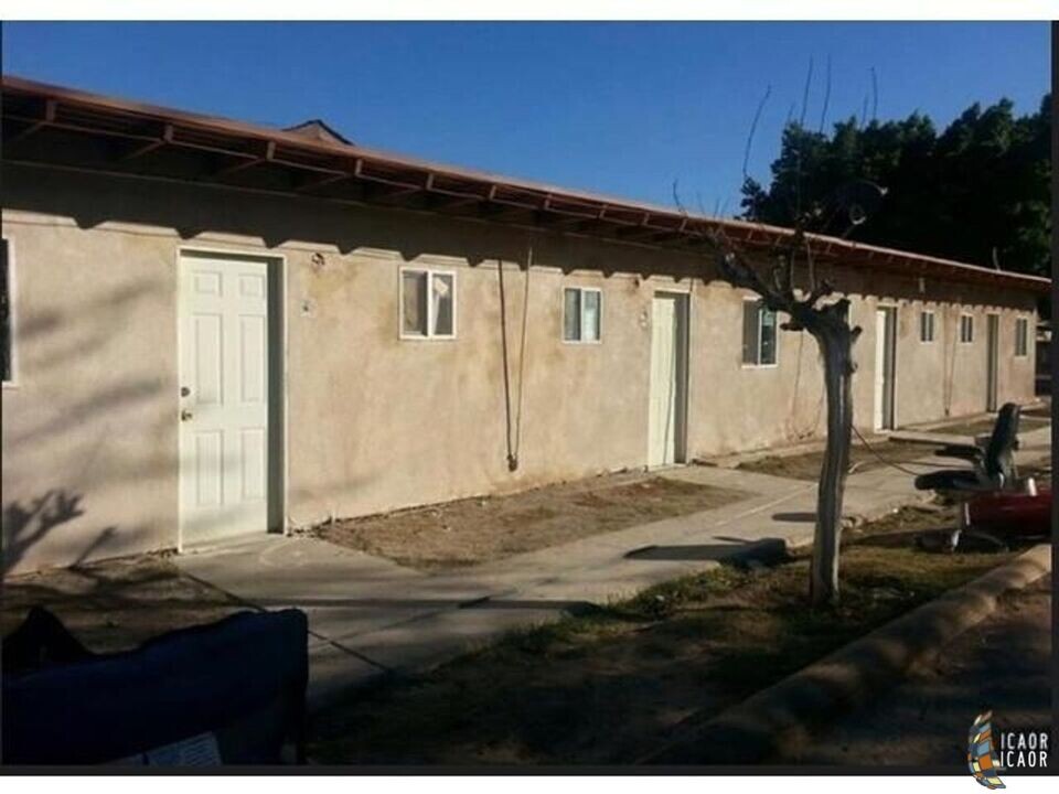 271 W 3rd St in Westmorland, CA - Building Photo