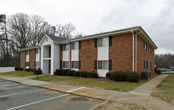 Meadowlark Glen Apartments in Mooresville, NC - Building Photo - Building Photo