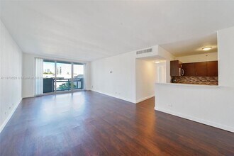 1500 Bay Rd, Unit S0806 in Miami Beach, FL - Building Photo - Building Photo