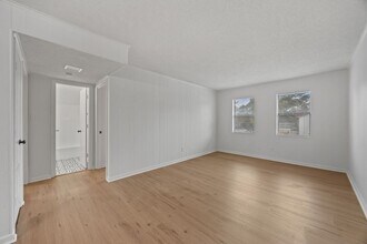 100 Ravenwood Dr in Jacksonville, NC - Building Photo - Building Photo