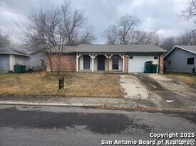 121 Meadow Hill in Converse, TX - Building Photo