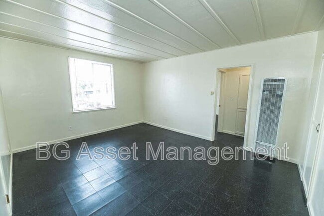 property at 1415 Visalia Ave