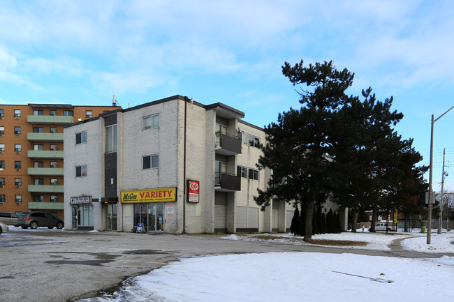 McGee Apartments in Kitchener, ON - Building Photo - Building Photo