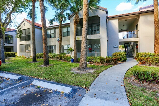 2214 Arbour Walk Cir in Naples, FL - Building Photo - Building Photo
