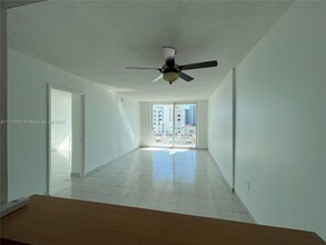 1345 Lincoln Rd in Miami Beach, FL - Building Photo - Building Photo