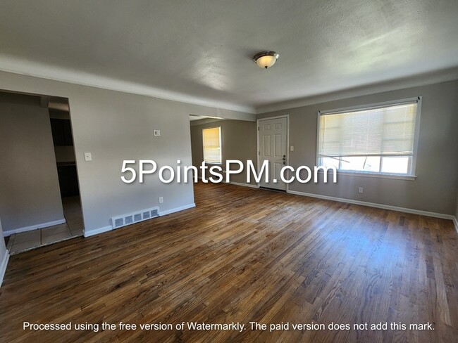 18312 Hazelwood Ave in Maple Heights, OH - Building Photo - Building Photo