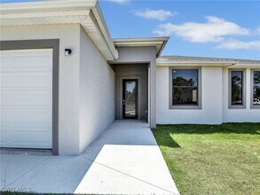 1134 Cummings St E in Lehigh Acres, FL - Building Photo - Building Photo